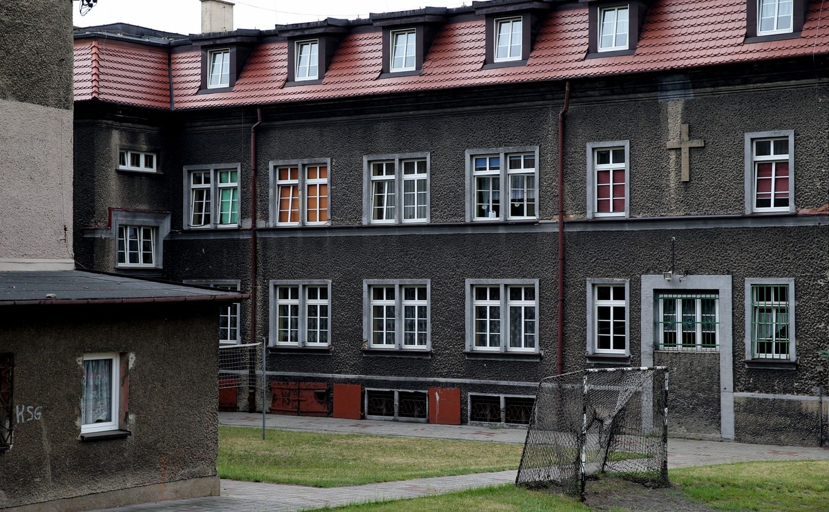 Miliona zł zadośćuczynienia i 2,5 tys. zł renty żąda wychowanek siostry Bernadetty