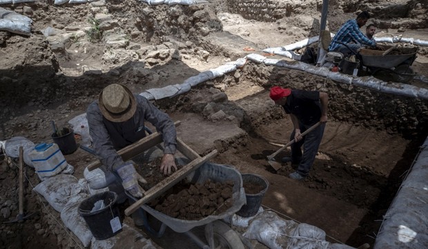 Arheolozi (ilustracija)