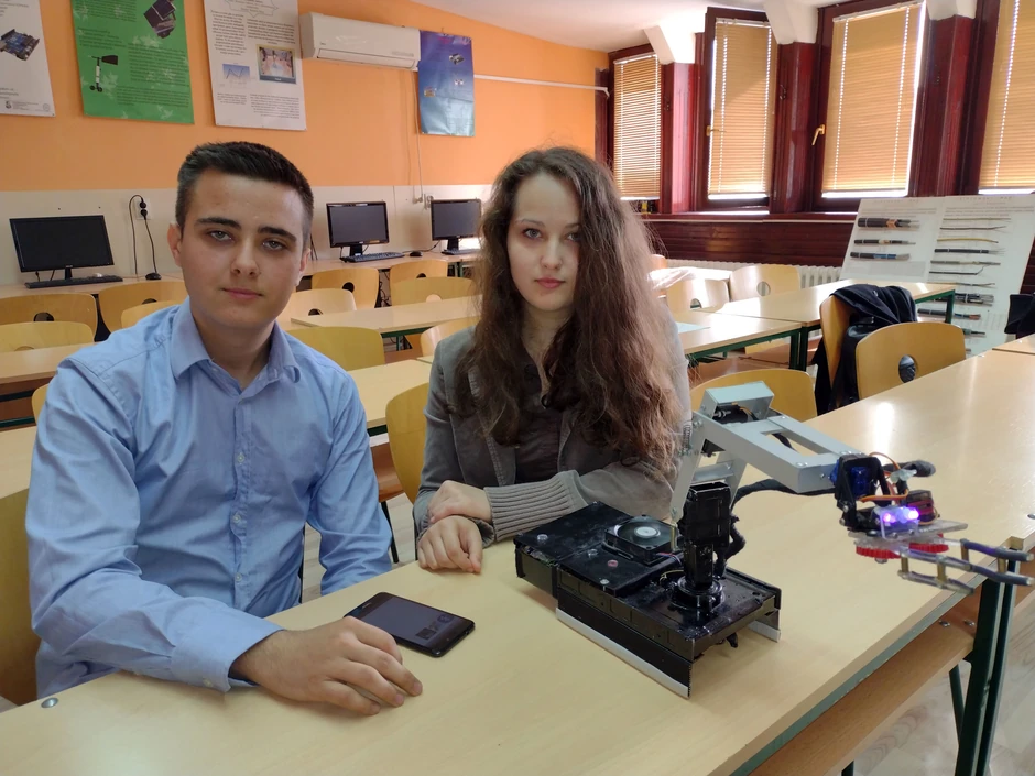 Robot koristi i "blutut" module za komuikaciju 