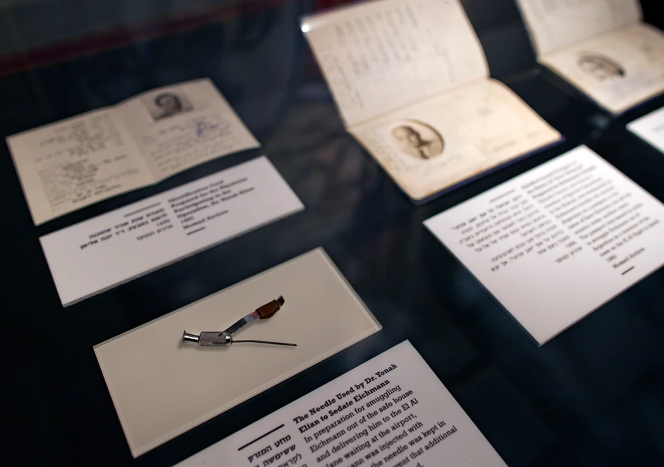 Adolf Eichmann needle foto EPA JIM HOLLANDER