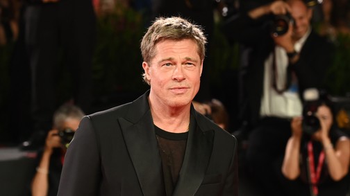 Különleges ékszert szúrtak ki Brad Pitten: máris komolyra fordultak a dolgok gyönyörű barátnőjével?