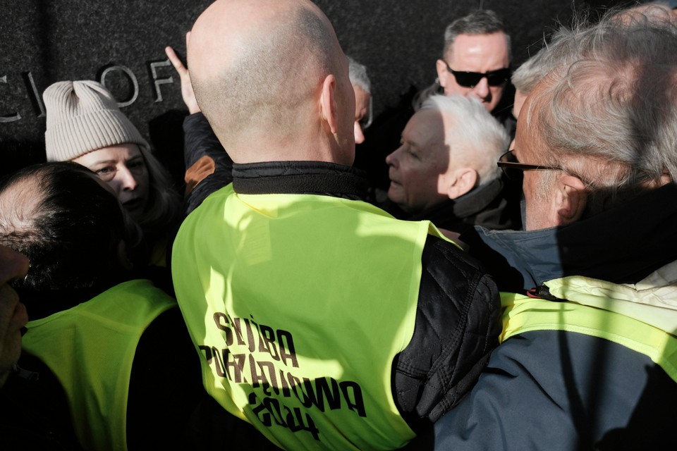 Jarosław Kaczyński w centrum przepychanki