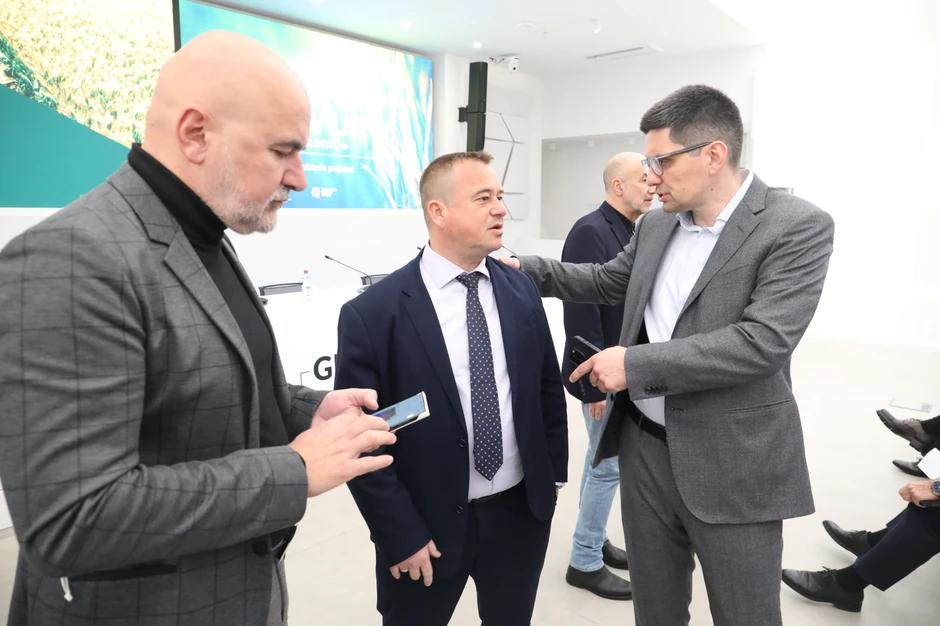 Vladimir Crnojević, Biosense(levo)