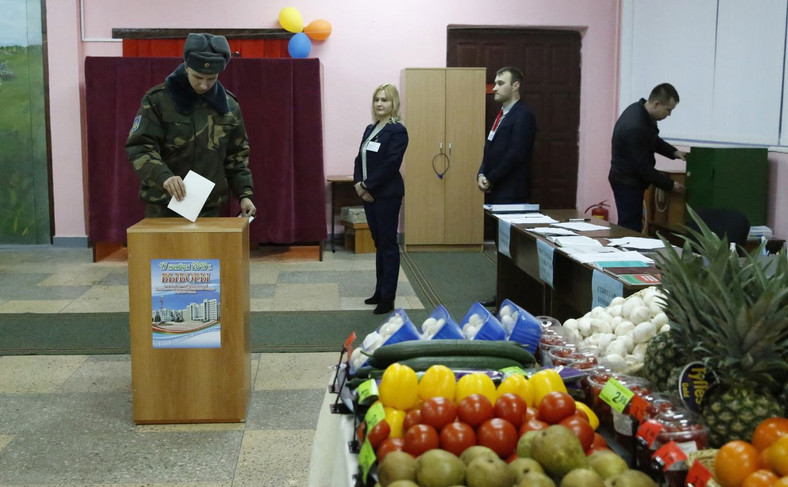Sklep w lokalu wyborczym na Białorusi