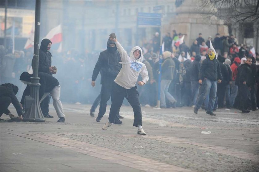 policja, zadyma, demonstracja, dzień niepodległości