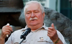 Lech Wałęsa szuka pracy przez internet. Podał, ile chce zarobić