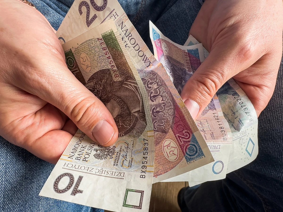 Ta opłata to obowiązek. Masz czas do 25 kwietnia. Inaczej ściągną z konta 819 zł