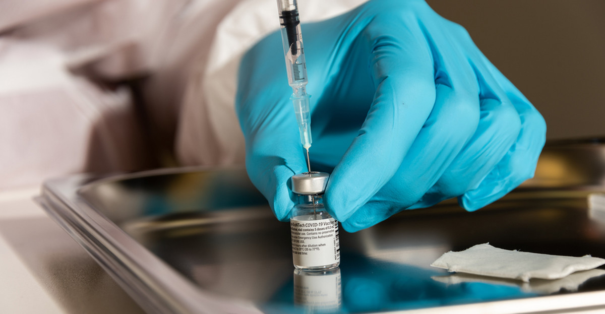 Mieszanie szczepionek przeciw COVID-19 możliwe w Polsce? 