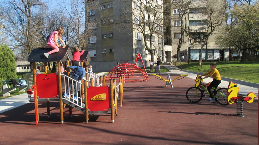 Uređeno dečje igralište