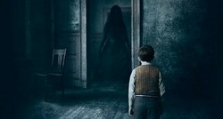 Kobieta w czerni nie odeszła. Przeciwnie – znów nieźle straszy!