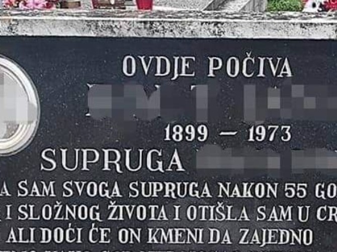 Slika nadgrobnog spomenika koji je privukao mnogo pažnje