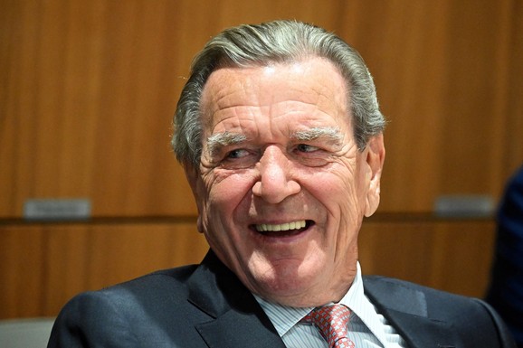 Nemačka odbacila Putinov predlog da Gerhard Šreder posreduje u pregovorima o Ukrajini