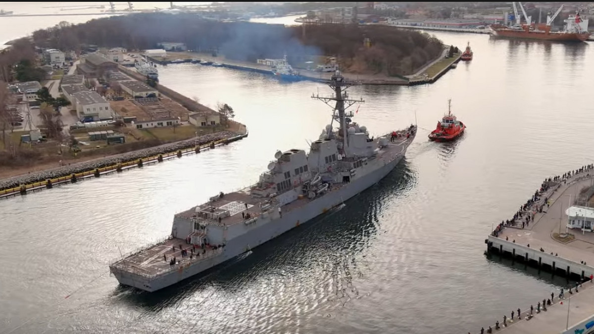 Amerykański niszczyciel USS Forrest Sherman w gdańskim porcie