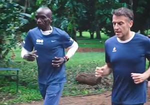 Emanuel Makron trči sa maratoncem Eliudom Kipčogom