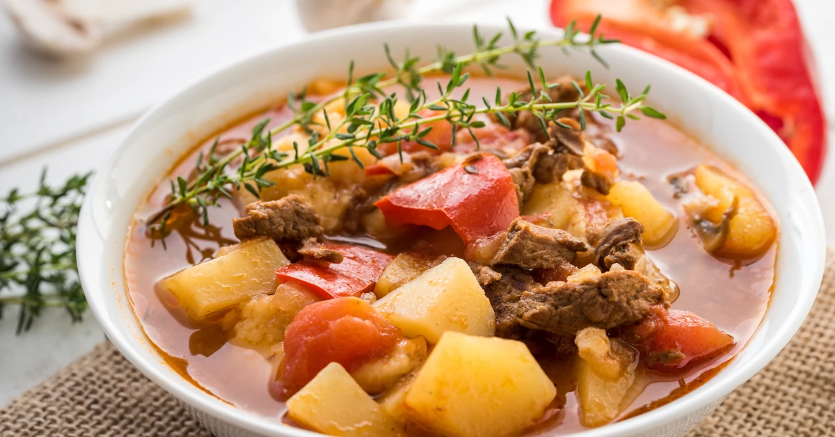 Pyszny obiad na środę. Podajemy przepis, Ty gotujesz. Węgierski bogracz