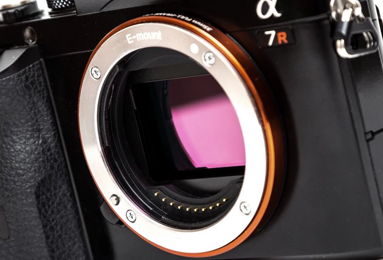 Pełnoklatkowa matryca w kompakcie z wymienną optyką Sony A7R