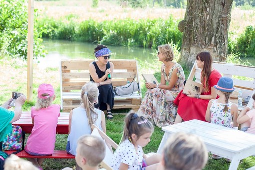 Spotkanie Sylwii Stano (R) i Zofii Karaszewskiej z Olgą Tokarczuk