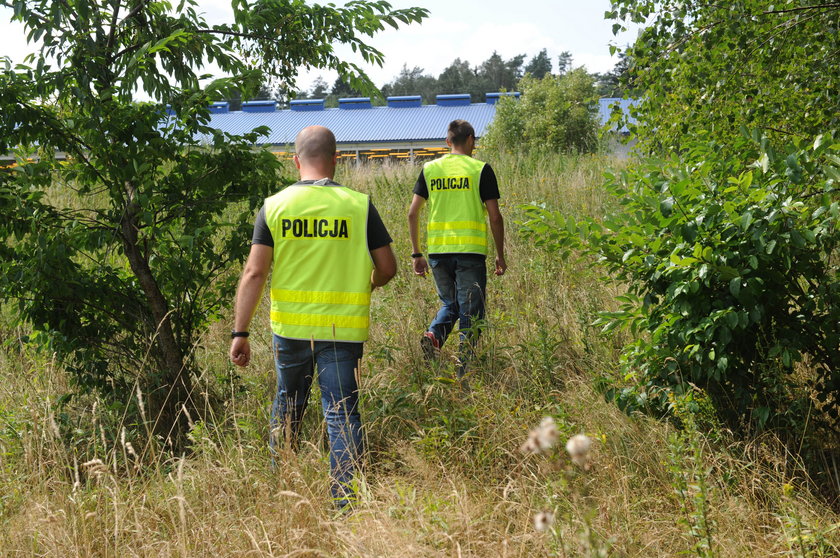 Przerażająca relacja dwóch policjantów kryminalnych z Iławy (woj. warmińsko-mazurskie), którzy przeświadczeni że idą identyfikować zwłoki noworodka, znaleźli dzieciątko żywe!