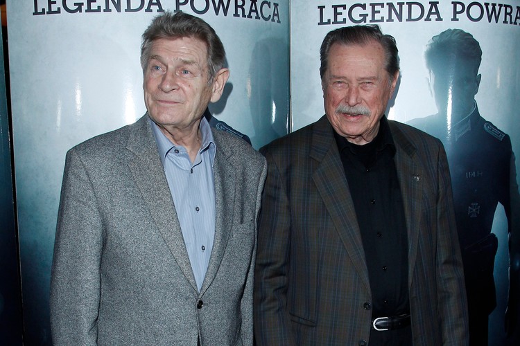 Stanisław Mikulski i Emil Karewicz na premierze filmu 'Hans Kloss. Stawka większa niż śmierć' w 2012 roku