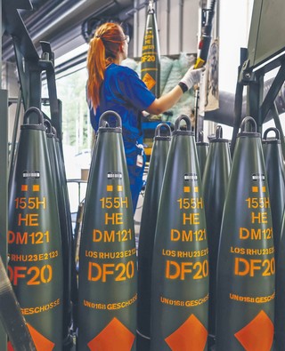 Kręta droga do odbudowy zdolności obronnych. Miliardy euro to wciąż za mało