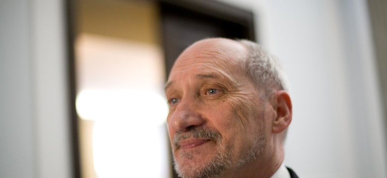 Macierewicz nie przeprosi. "Lasek i Tusk oszukują ws. tragedii smoleńskiej"