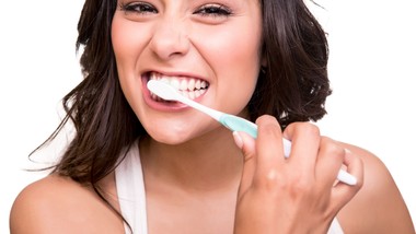 prawidłowa technika ważniejsza niż sprzęt. tak trzeba szczotkować zęby