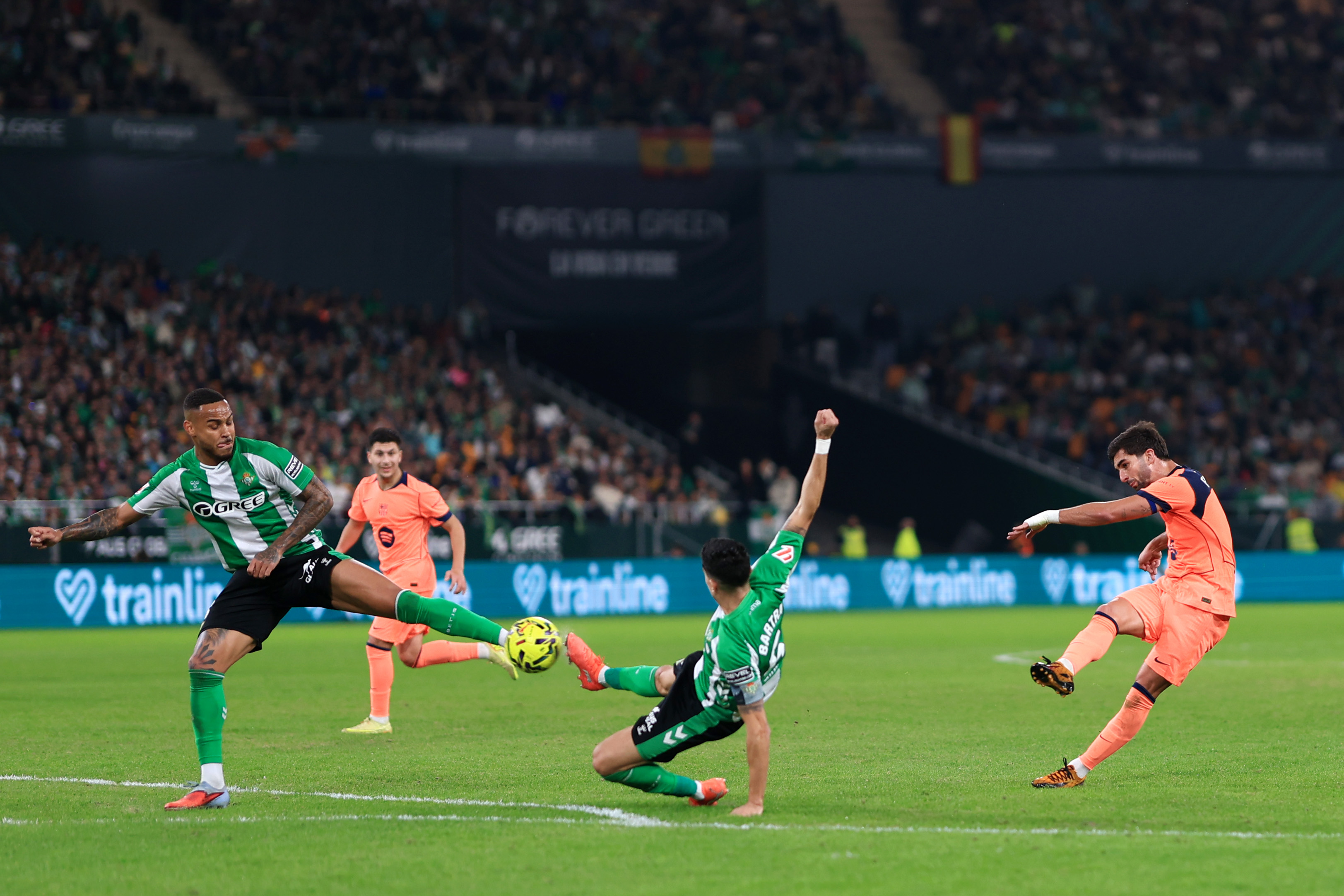 Barça écrase le Betis 5-3 : triplé spectaculaire de Ferran Torres