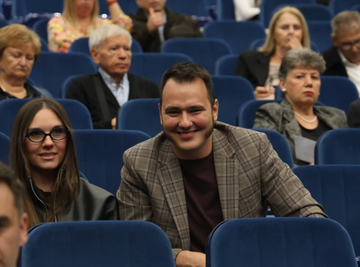 Aleksa Balašević na premijeri filma sa suprugom