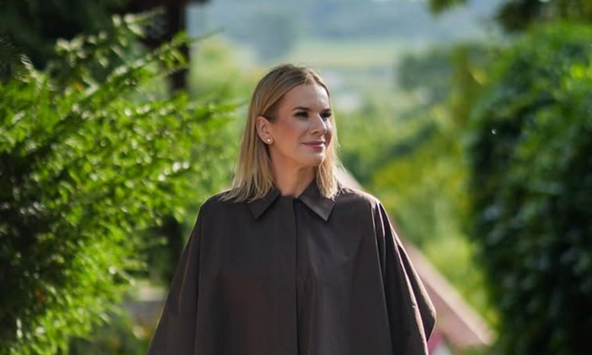 Marta Nawrocka w modnym garniturze. Prawdziwą furorę zrobił kolor