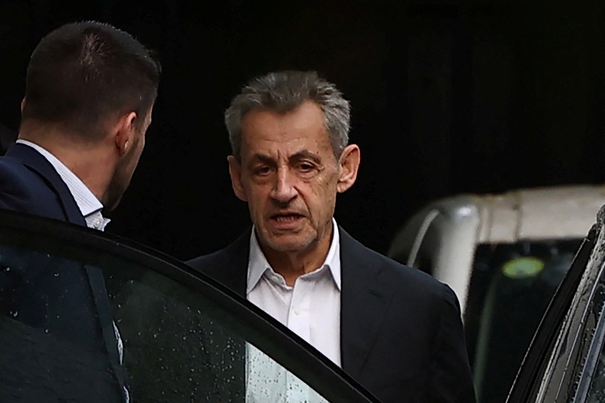 Nicolas Sarkozy rozpoczyna odsiadkę w więzieniu La Santé. Oto co będzie miał do dyspozycji w celi