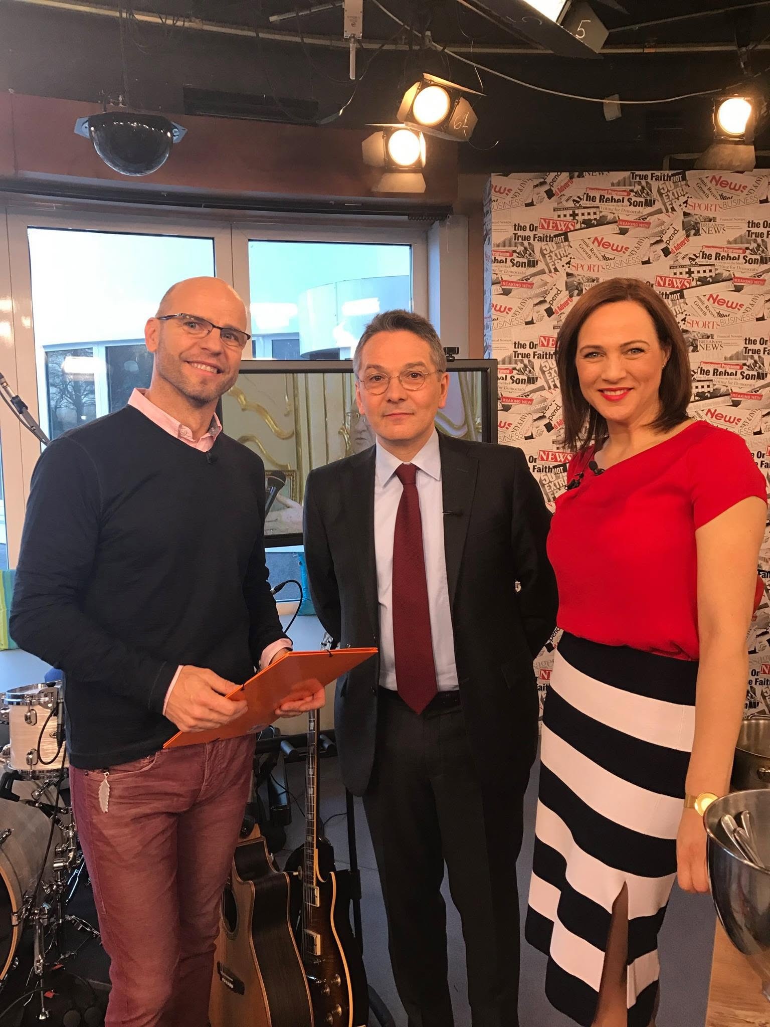 Lekár a odborník na výživu Igor Bukovský, bývalý francúzsky veľvyslanec Christophe Léonzi a moderátorka Adriana Kneissl. 