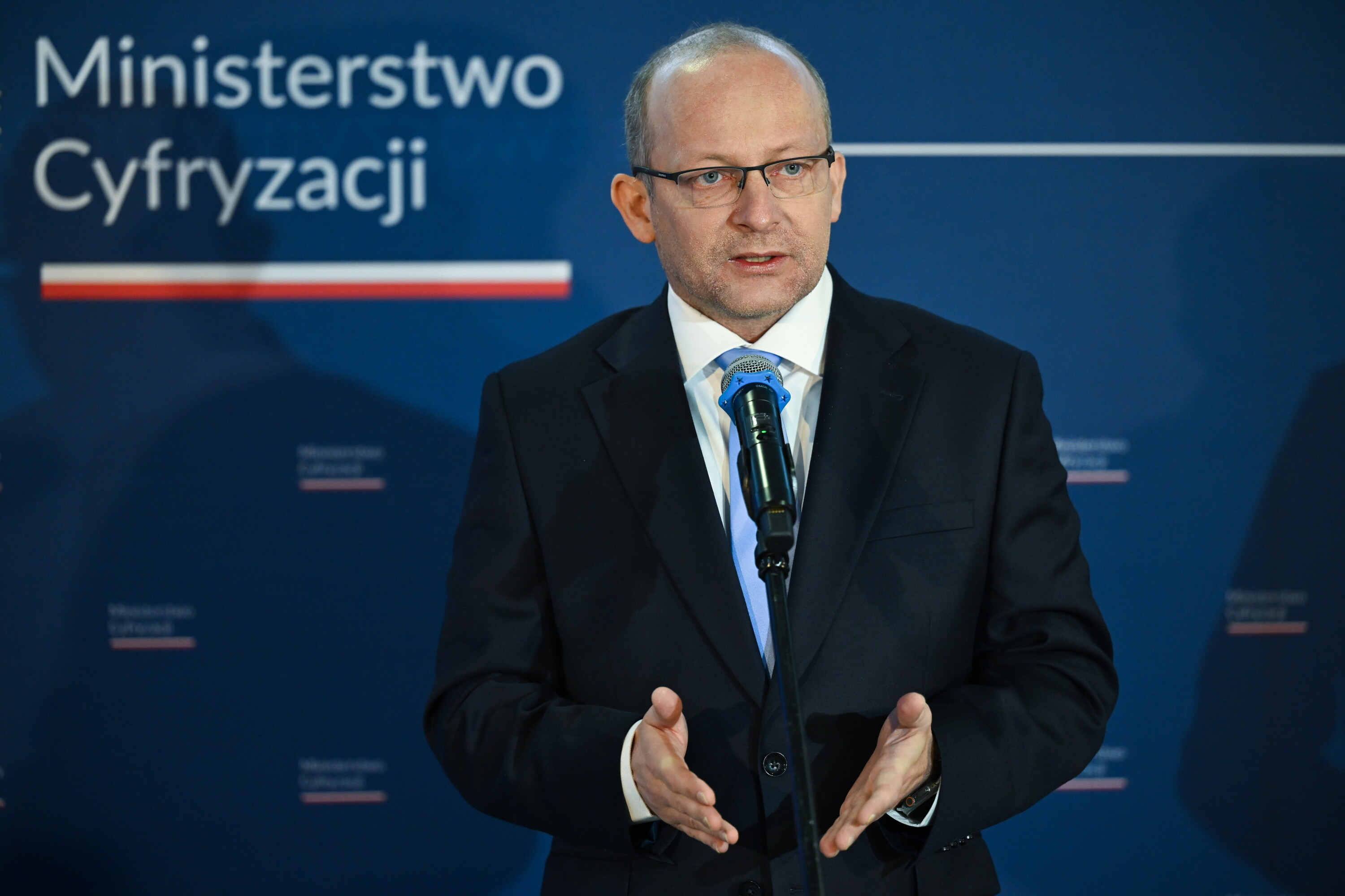 735 tys. laptopów i tabletów dla polskich szkół za 1,66 mld zł