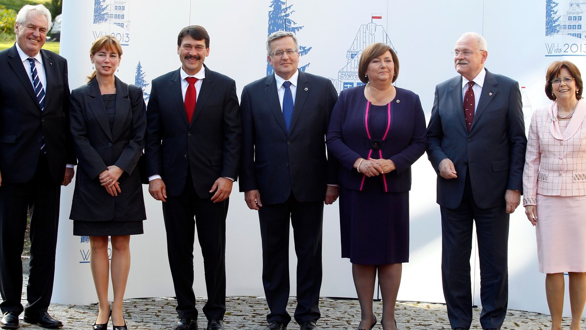 Prezydenci państw Grupy Wyszehradzkiej - Polski, Czech, Słowacji i Węgier: Bronisław Komorowski, Milosz Zeman, Ivan Gaszparovicz i Janos Ader spotkali się w prezydenckiej rezydencji w Wiśle. Grupa ma duży potencjał polityczny i ekonomiczny - podkreślał Komorowski.