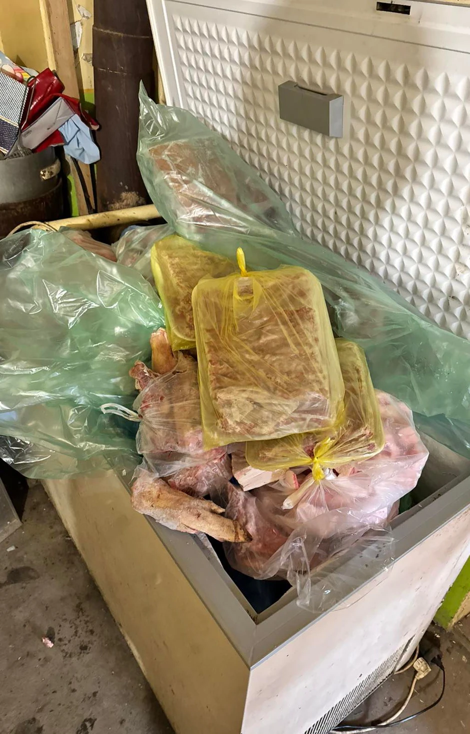 Meso zaplenjeno u ilegalnoj klanici