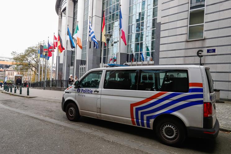 Rendőrautó az Európai Parlament épületénél / Fotó: MTI-EPA/STEPHANIE LECOCQ