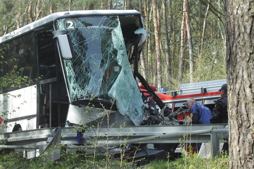 Zmiażdżony autokar z pielgrzymami! Nowe fakty