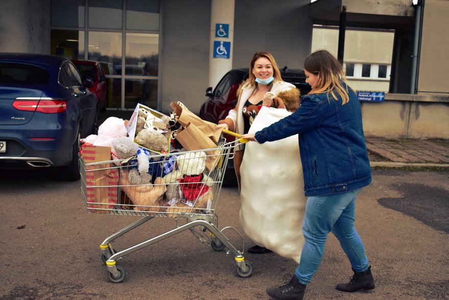 Zbiórka pluszaków dla chorych dzieci z ICZMP na dzień pluszowego misia