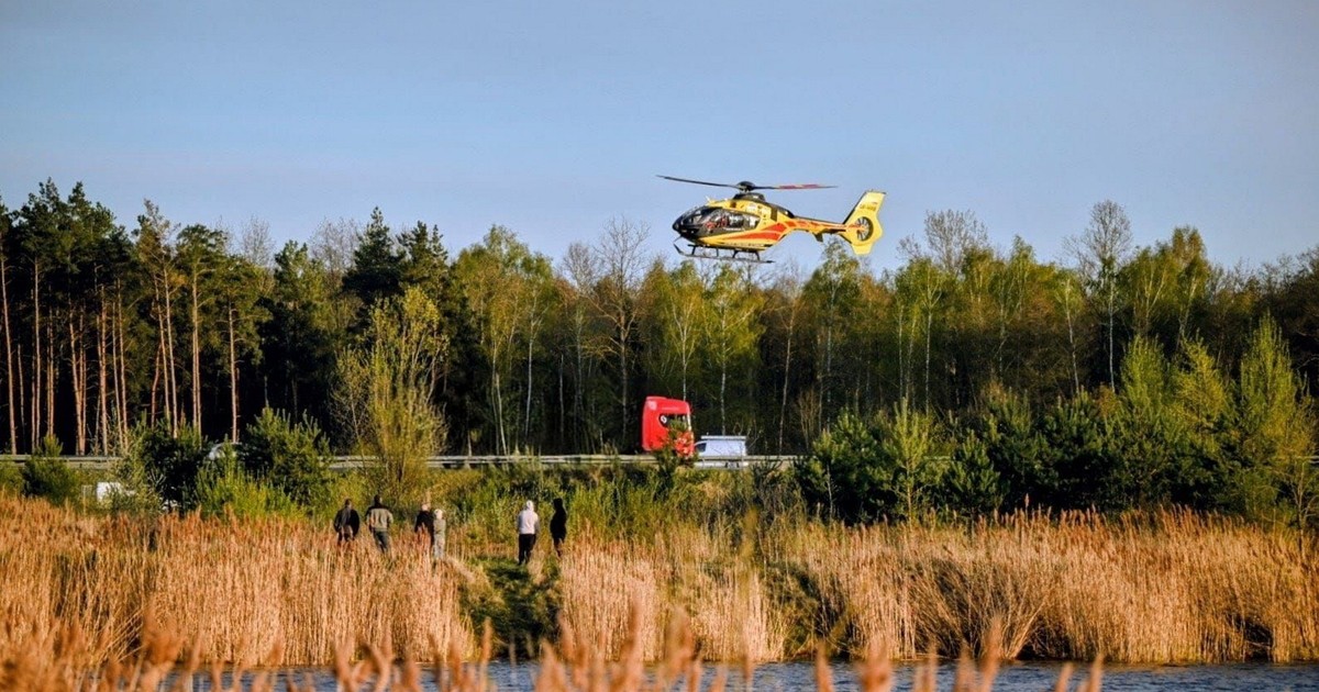 Tragedia w Bolimowie: Dwoje 19-latków nie żyje po wjeździe do wody