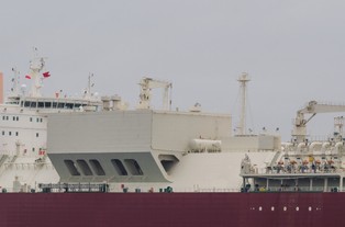 Ceny wynajmu tankowca przewożącego skroplony gaz LNG sięgają nawet 120 tys. dolarów za dzień