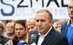 Schetyna ostro o polityce PiS: Wydoili w rządzie i wydoją w samorządzie