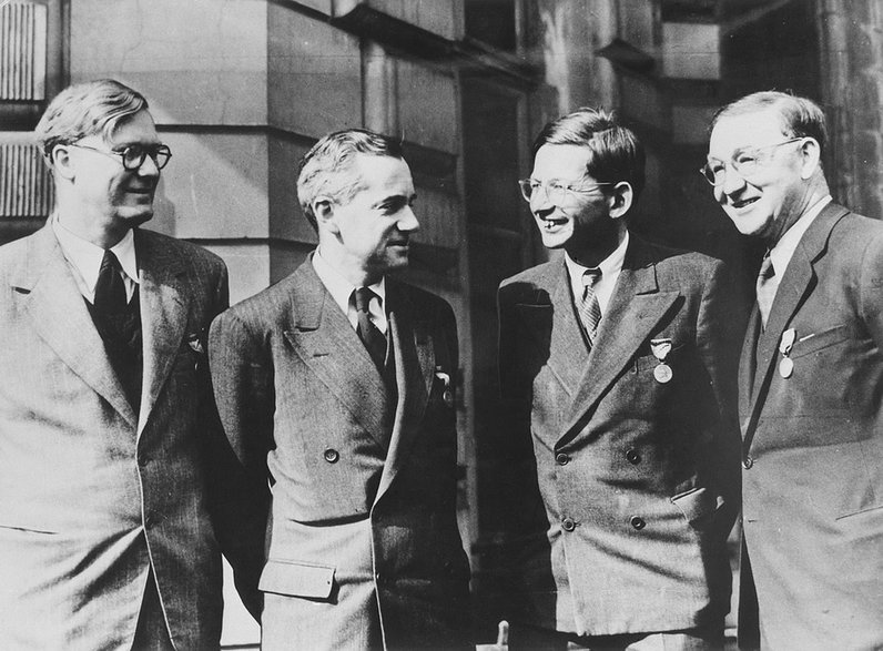 Od lewej: William Penney, Otto Frisch, Rudolf Peierls i John Cockcroft