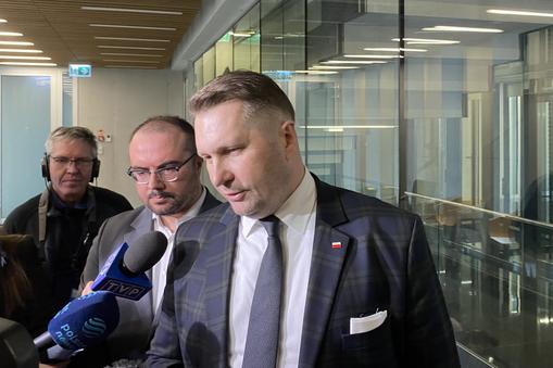 Posłowie Czarnek, Jabłoński oraz Buda bojkotują posiedzenie komisji śledczej
