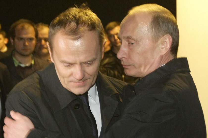 Macierewicz ujawnia: jest wideo z nocnego spotkania Putina z Tuskiem w Smoleńsku
