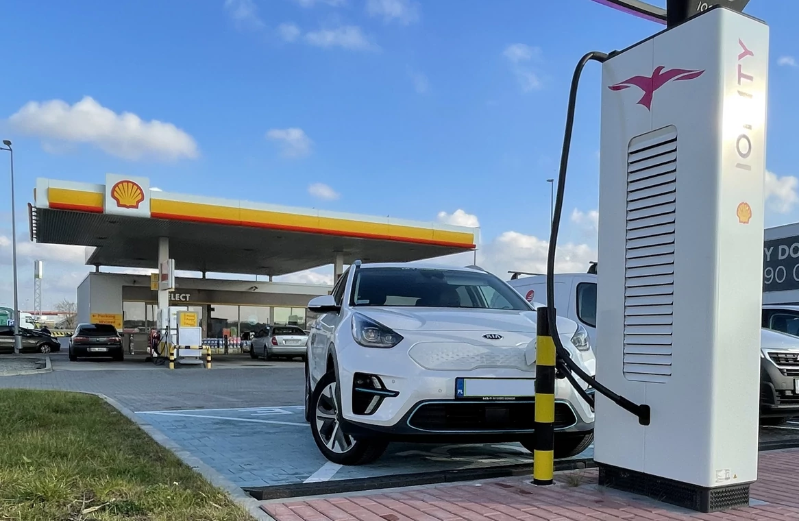 Ładowarka Ionity na stacji Shell