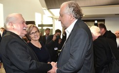 Życzenia 'zachęty do dalszego boju', fiat 126p w prezencie. Lech Wałęsa obchodzi 75. urodziny