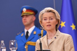 Ursula fon der Lajen stigla u Beograd, za susret sa predsednikom igrala na SIGURNU KARTU: Sa ovom KOMBINACIJOM zaista nema greške i definitivno je najbolji izbor za dame 60+