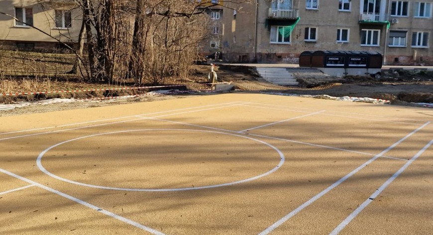 Na Karłowicach (ulice Bydgoska i Łąka Mazurska oraz al. Kromera) pojawiły się już m.in. nowe chodniki i ciągi piesze, odwodnienie w postaci ogrodów deszczowych, boisko czy półpodziemne pojemniki na odpady. 