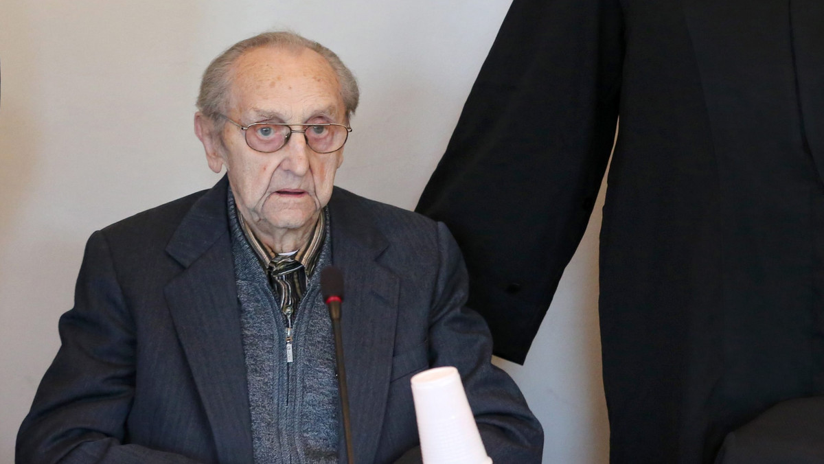 Proces byłego esesmana, sanitariusza w niemieckim obozie zagłady Auschwitz-Birkenau, rozpoczął się dzisiaj w Neubrandenburgu na północnym wschodzie Niemiec. 95-letni Hubert Zafke przybył na salę rozpraw na wózku inwalidzkim.