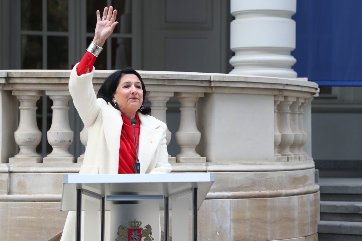 "Miłość do kraju da nam zwycięstwo". Prezydentka Gruzji żegna się z urzędem