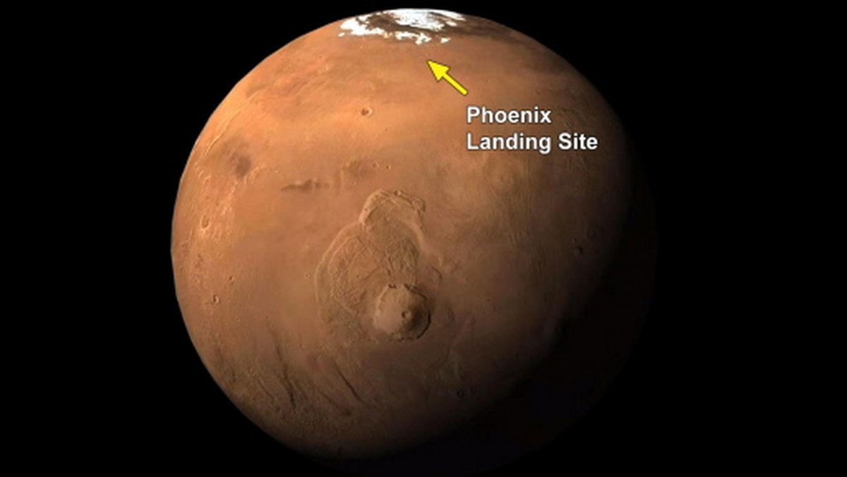 Sonda Phoenix podczas swej marsjańskiej misji natrafiła na śnieg padający z chmur na Marsie - podają naukowcy NASA.